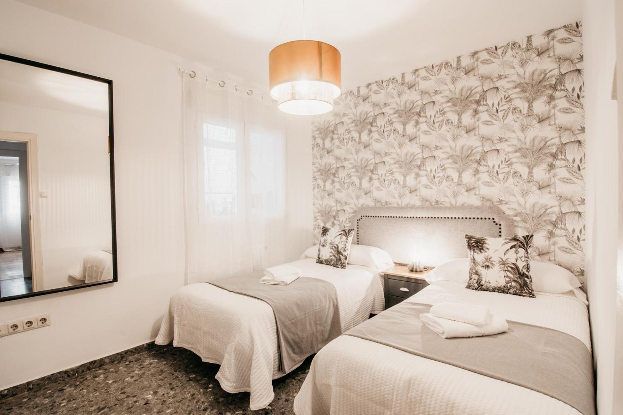 Tuguest Maria Luisa Apartment - Free Parking Гранада Экстерьер фото